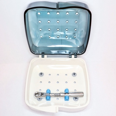 Universal screwdriver kit for implant prosthetics
