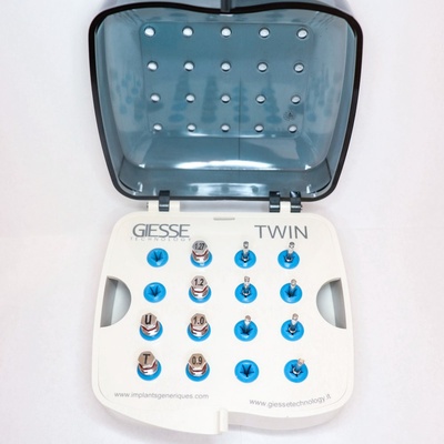 Universal screwdriver kit for implant prosthetics